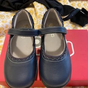 Brand new girls SEE KAI RUN shoes in navy blue